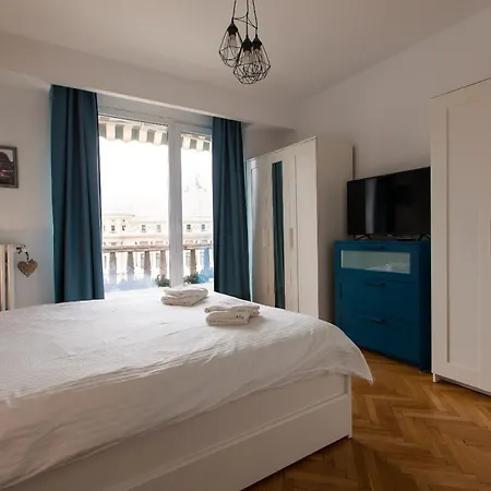 Victoria Avenue Apartment *