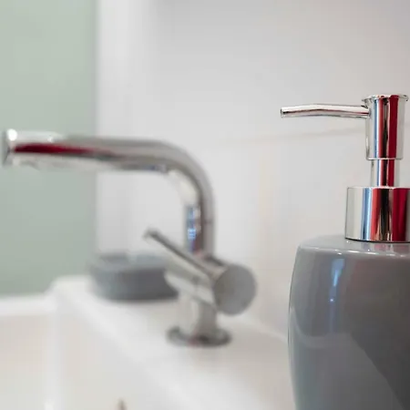 Victoria Avenue Apartment