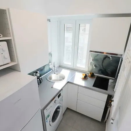 Victoria Avenue Apartment