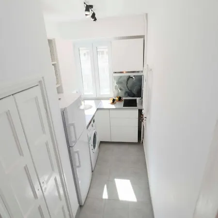 Victoria Avenue Apartment